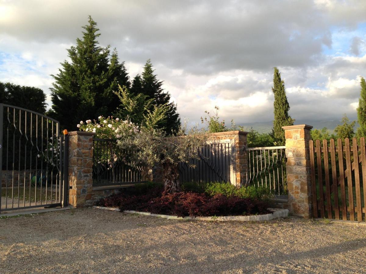 Appartamento In Villa Con Piscina - Mhateria Relais Риньяно-сулл'Арно Екстер'єр фото